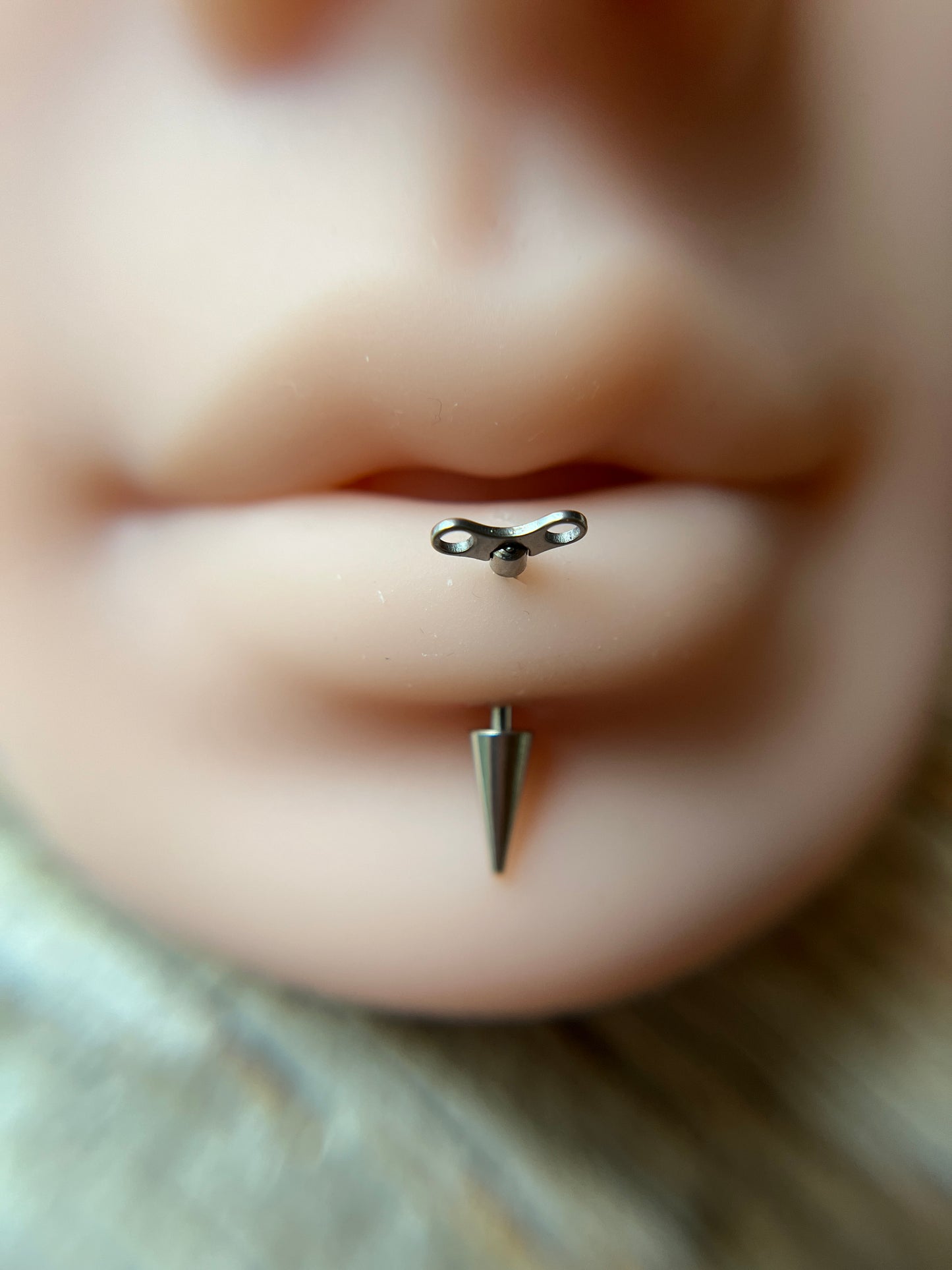 Wind-Up Doll Screw Top Black, Gold or Steel Vertical Lip / Rook Piercing