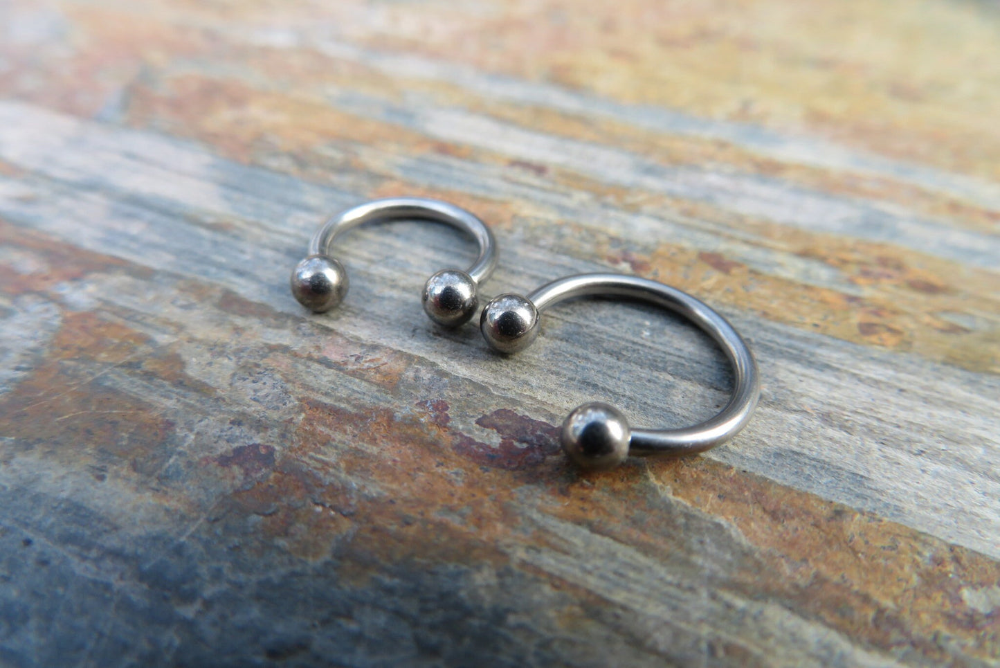 Solid Titanium Externally Threaded T23 6Al-4V-Eli ASTM F Implant Grade 16g (1.2mm) Horseshoe Nose Ring Septum Piercing Hypoallergenic
