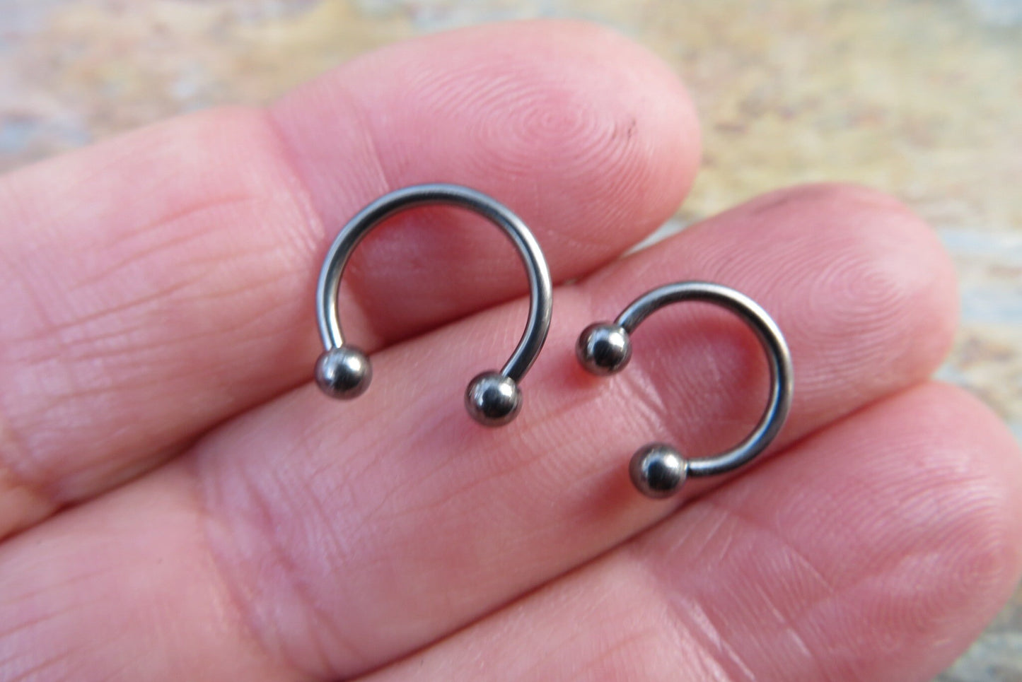 Solid Titanium Externally Threaded T23 6Al-4V-Eli ASTM F Implant Grade 16g (1.2mm) Horseshoe Nose Ring Septum Piercing Hypoallergenic