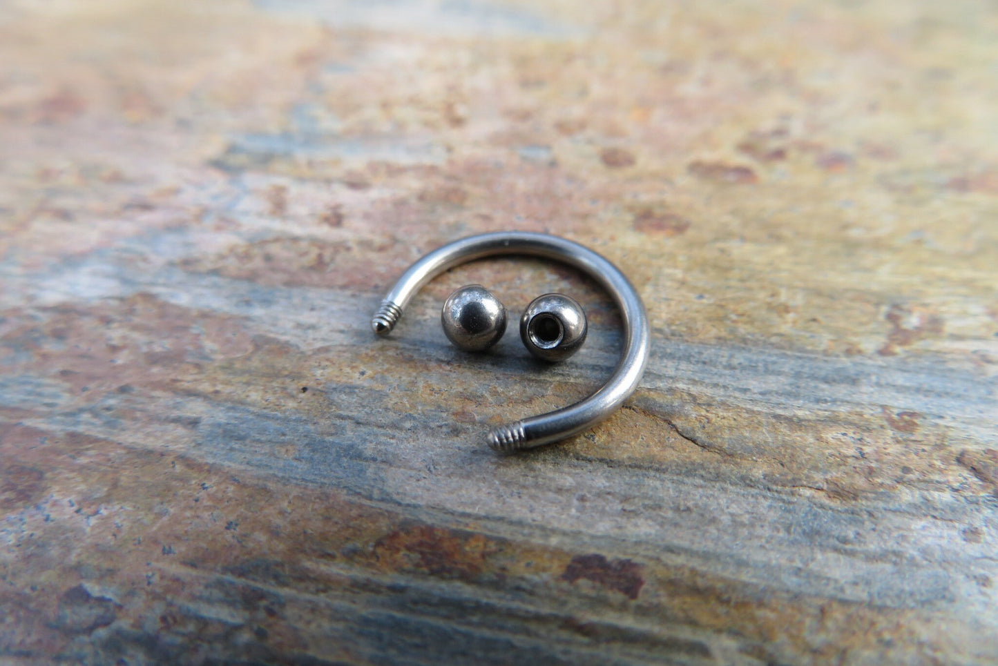 Solid Titanium Externally Threaded T23 6Al-4V-Eli ASTM F Implant Grade 16g (1.2mm) Horseshoe Nose Ring Septum Piercing Hypoallergenic