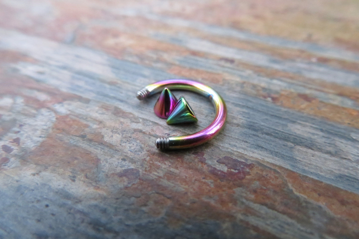 THICK 14G Rainbow Titanium Ion Plated Spiked 14G (1.6mm) Horseshoe Nose Ring Septum Piercing 316L Surgical Steel Spikes Gauged Up
