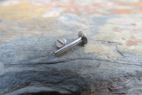 Carnelian Orange Crystal Glass Solid Titanium Grade G23 Hypoallergenic Flatback Labret 16G (1.2mm) Cartilage Tragus Lip Monroe Piercing