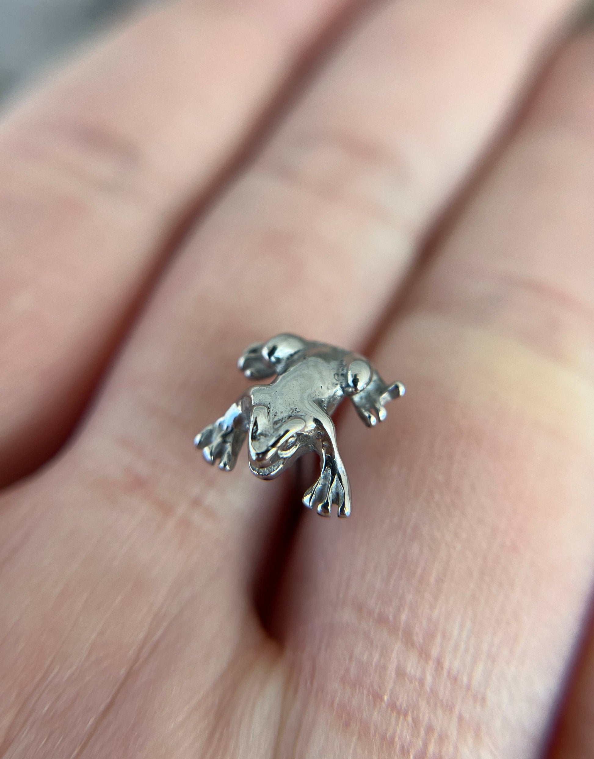 100% Solid 316L Surgical Steel Frog Toad Tongue Ring Barbell Bar 14G (1.6mm) Piercing Barbells Tarnish-Free Hypoallergenic Witchy Fairy