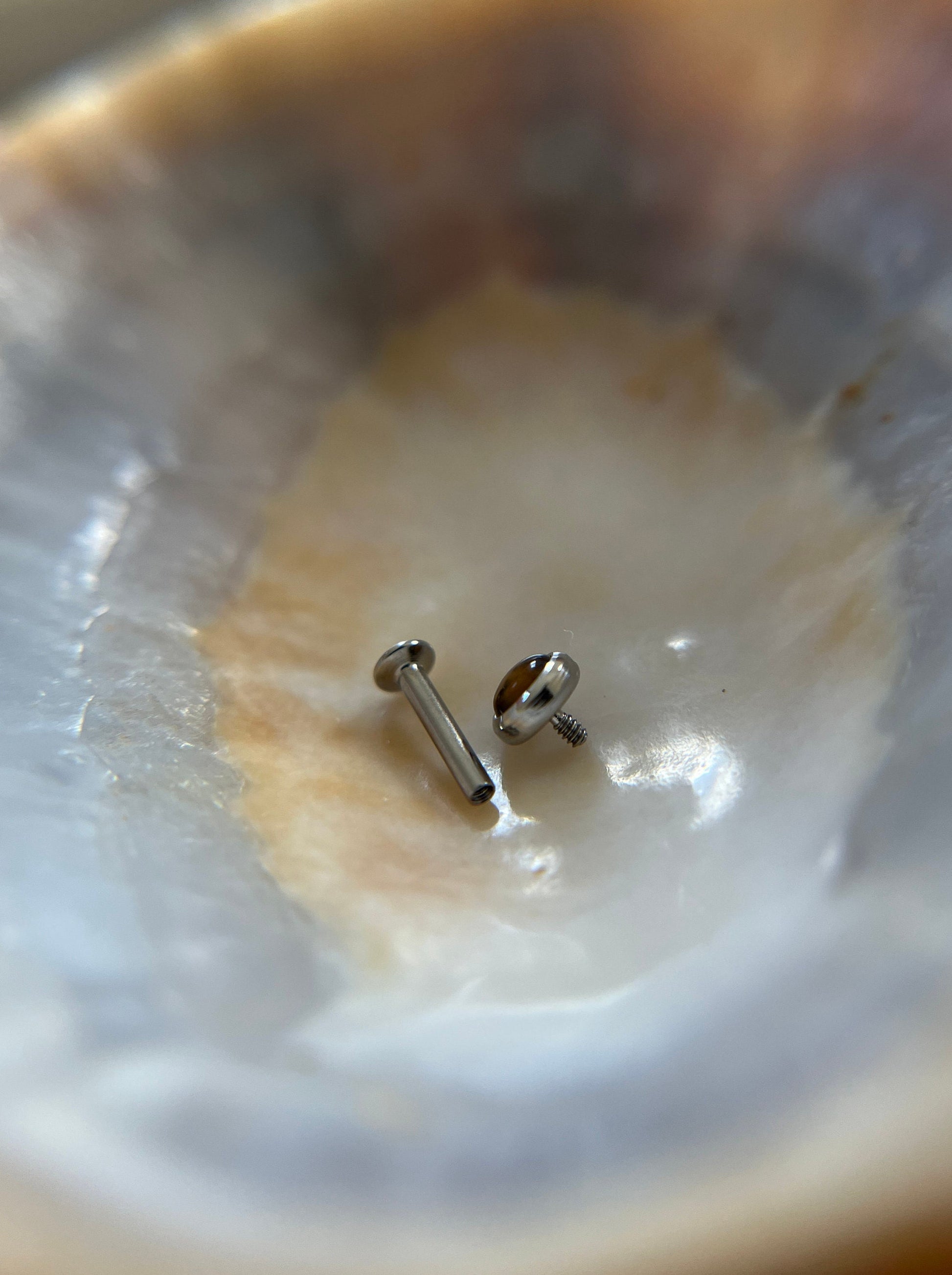 Natural Yellow Tiger's Eye Stone Flatback Labret Surgical Steel 18G (1.0mm) 16G (1.2mm) Cartilage Tragus Lip Labret Monroe Piercing Silver