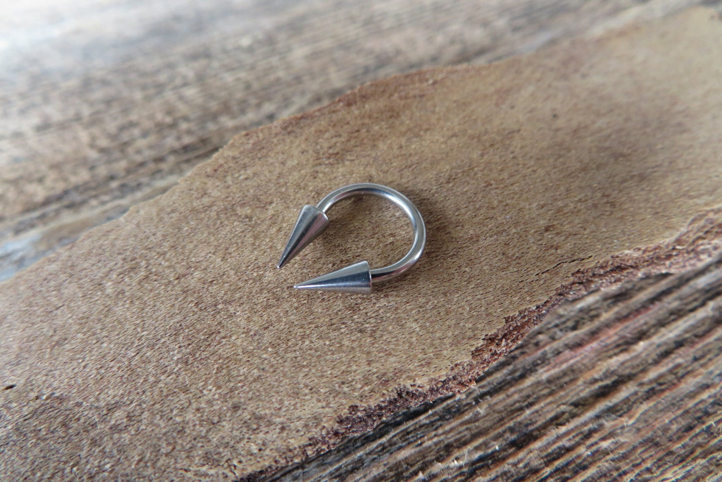 18G (1.0mm) or 16G (1.2mm) Petite 316L Surgical Steel Long Spikes Hypoallergenic Horseshoe Ring Septum Cartilage Piercing Gauge Spiked