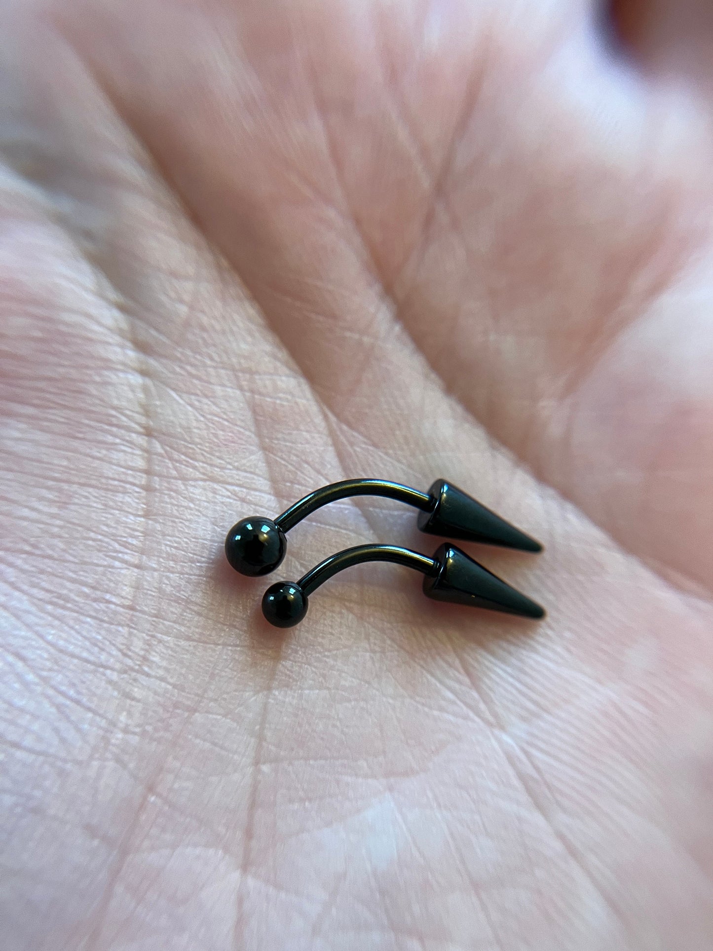 Single Black Titanium Plated Vertical Lip Curved Barbell Long Spike 16G (1.2mm) Eyebrow Rook Barbell Curve Piercing Surgical Steel Spikes