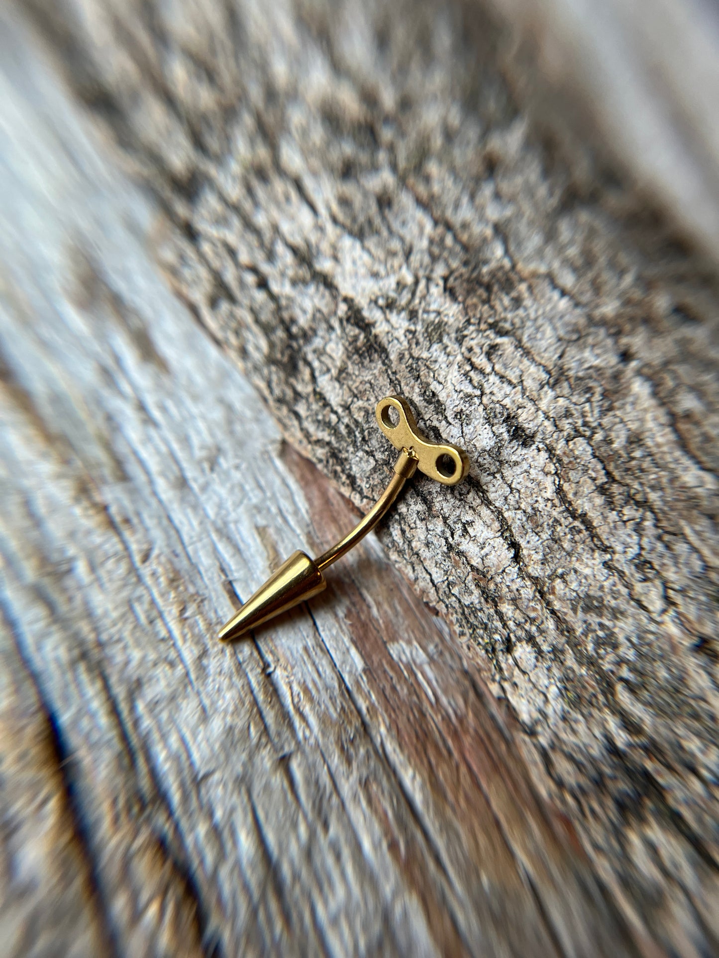 Wind-Up Doll Screw Top Black, Gold or Steel Vertical Lip / Rook Piercing
