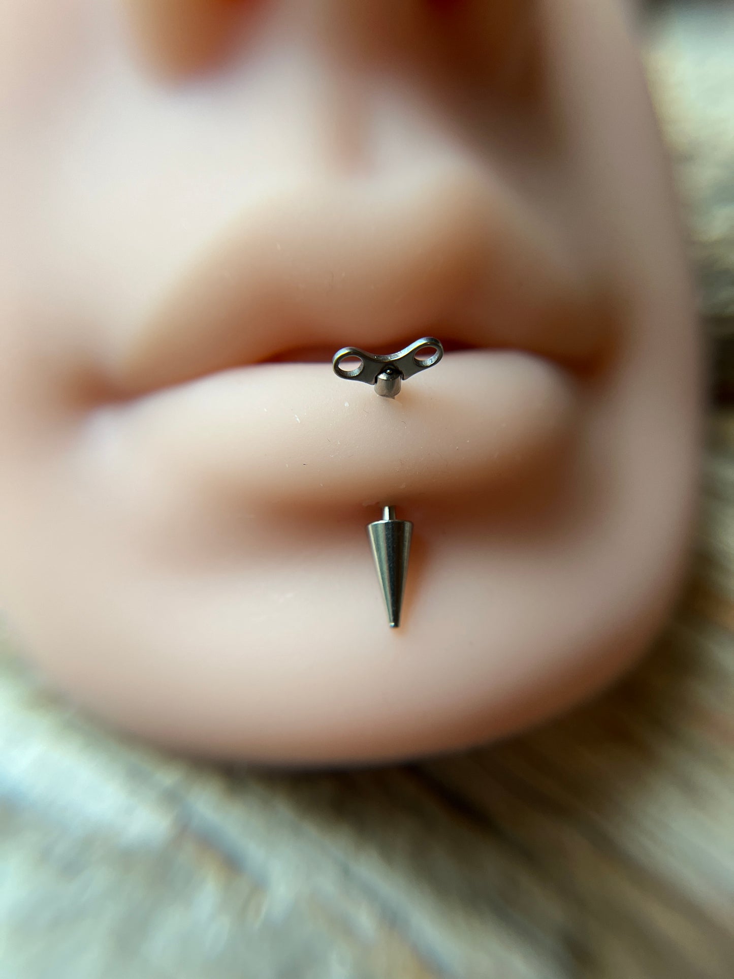 Wind-Up Doll Screw Top Black, Gold or Steel Vertical Lip / Rook Piercing