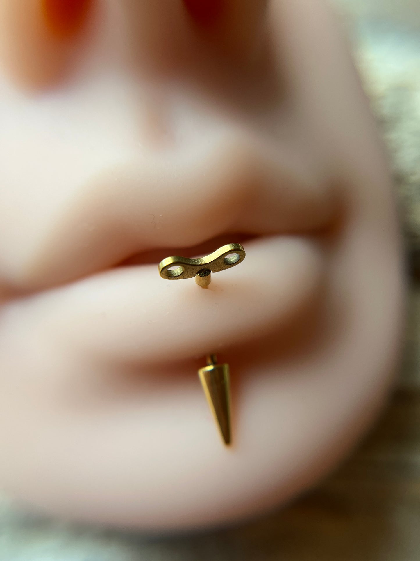 Wind-Up Doll Screw Top Black, Gold or Steel Vertical Lip / Rook Piercing