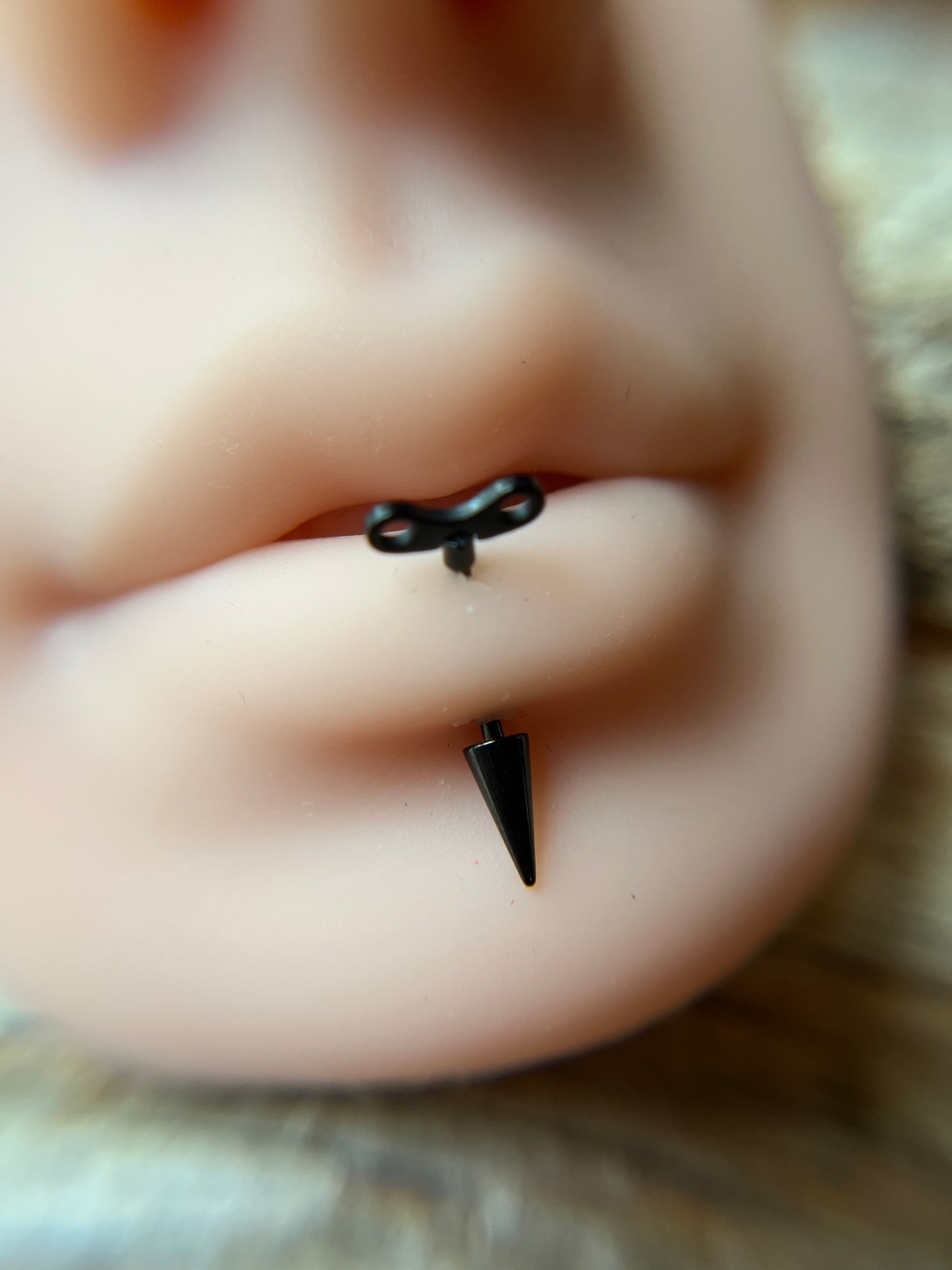 Wind-Up Doll Screw Top Black, Gold or Steel Vertical Lip / Rook Piercing