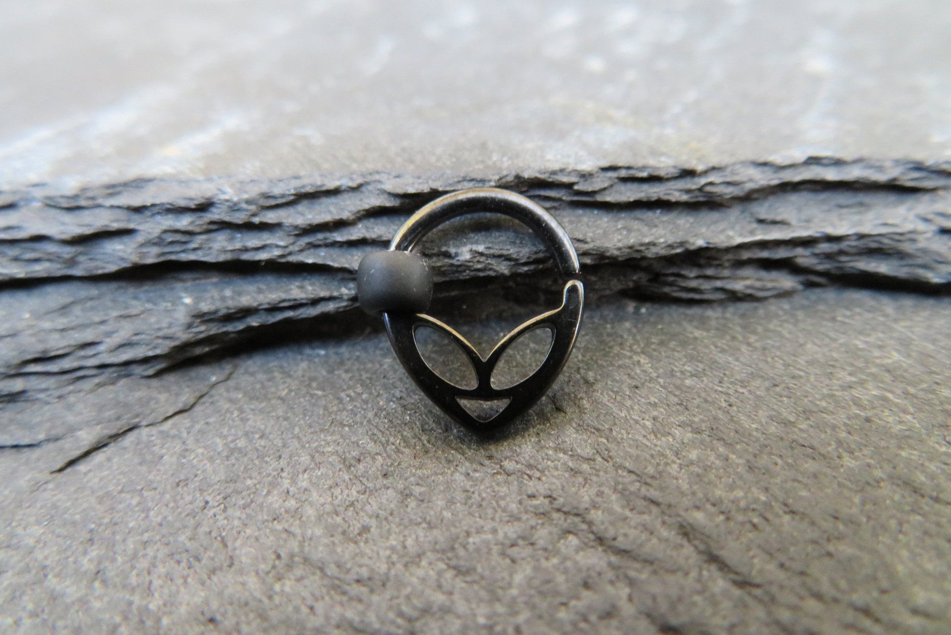 Black Alien 18G (1.0mm) or 16G (1.6mm) Piercing Daith Cartilage Septum Ring with Glass Miyuki Bead Piercings Surgical Steel Aquarius