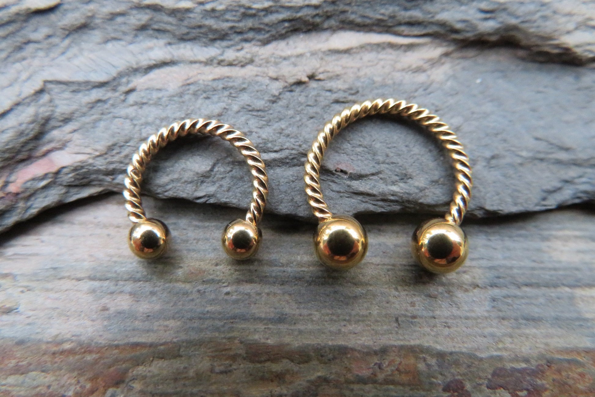 Surgical Steel Twisted 16G (1.2mm) Horseshoe Ring Septum Piercing 316L Surgical Steel Hypoallergenic
