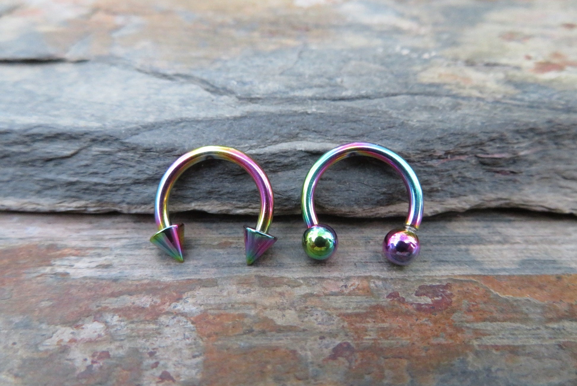 THICK 14G Rainbow Titanium Ion Plated Spiked 14G (1.6mm) Horseshoe Nose Ring Septum Piercing 316L Surgical Steel Spikes Gauged Up