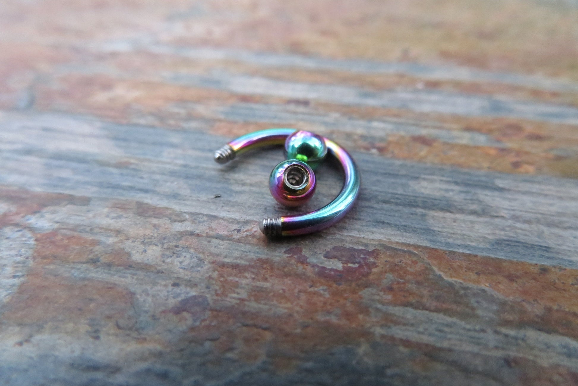 THICK 14G Rainbow Titanium Ion Plated Spiked 14G (1.6mm) Horseshoe Nose Ring Septum Piercing 316L Surgical Steel Spikes Gauged Up
