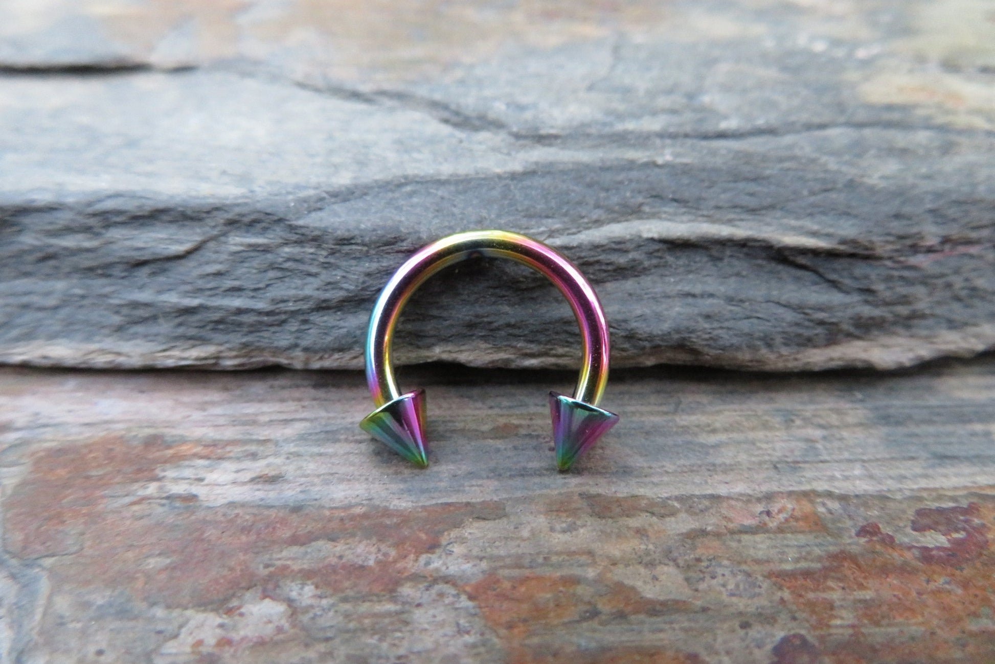 THICK 14G Rainbow Titanium Ion Plated Spiked 14G (1.6mm) Horseshoe Nose Ring Septum Piercing 316L Surgical Steel Spikes Gauged Up