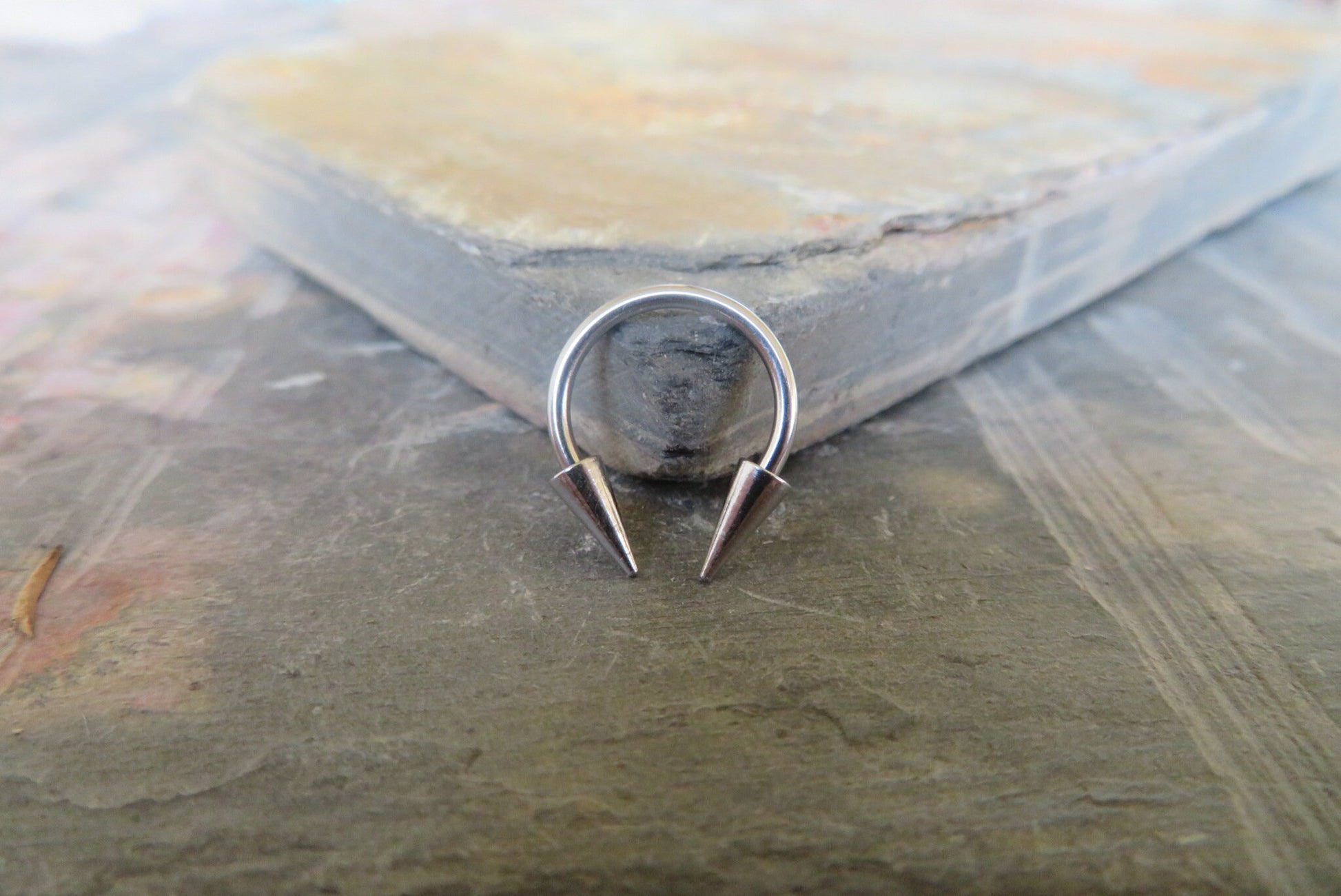 18G (1.0mm) or 16G (1.2mm) Petite 316L Surgical Steel Long Spikes Hypoallergenic Horseshoe Ring Septum Cartilage Piercing Gauge Spiked