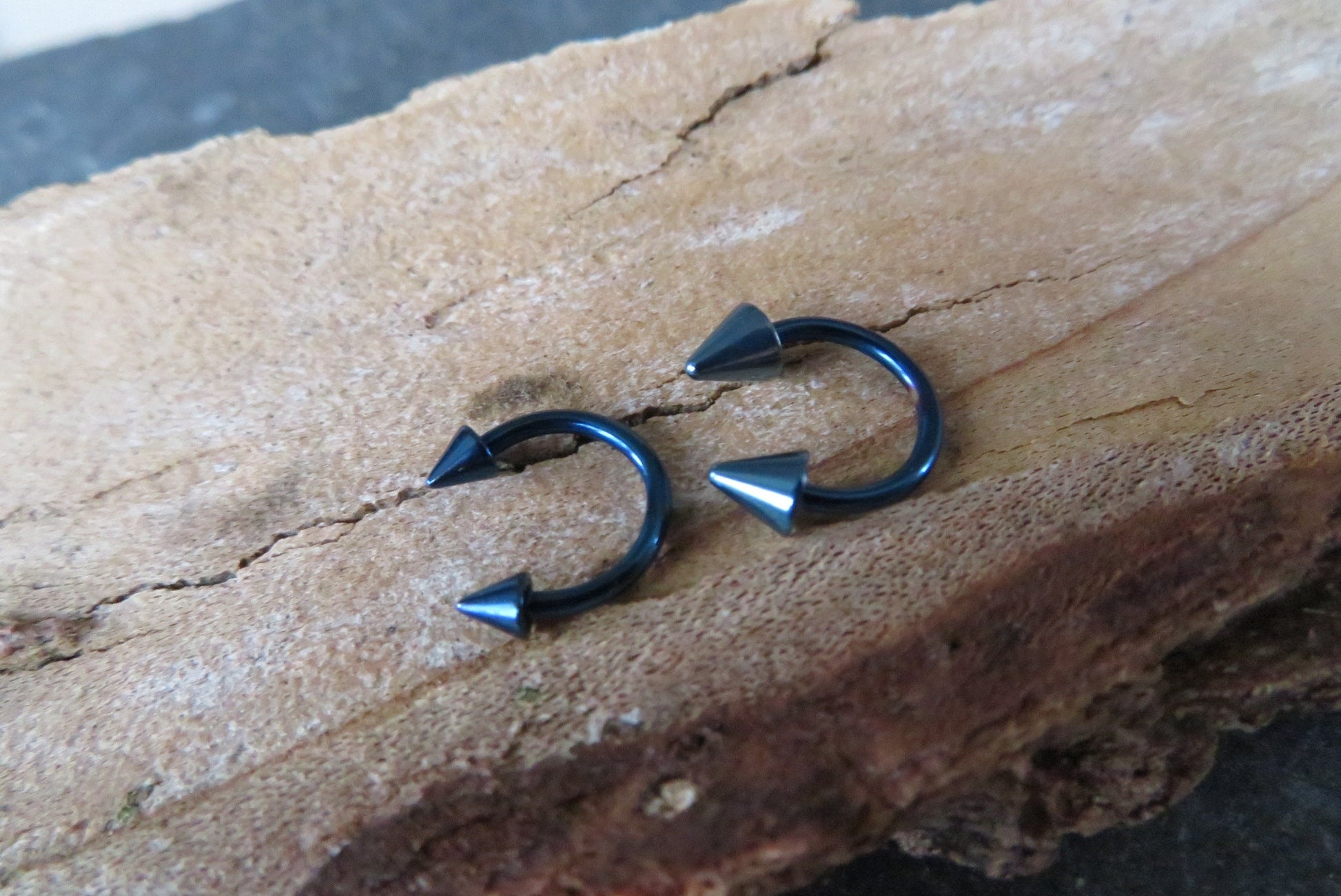Dark Blue Titanium Ion Plated Spiked 16G (1.2mm) Horseshoe Ring Septum Piercing 316L Surgical Steel Spikes