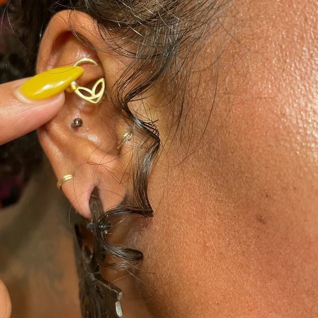 Gold Alien 18G (1.0mm) or 16G (1.6mm) Piercing Daith Cartilage Septum Ring with Glass Miyuki Bead Piercings Surgical Steel Aquarius