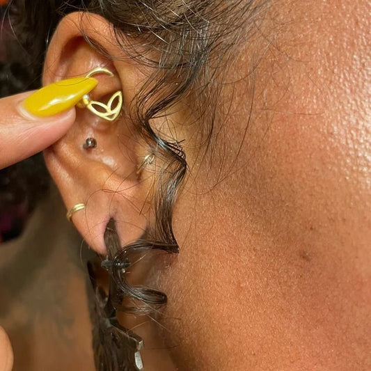 Gold Alien 18G (1.0mm) or 16G (1.6mm) Piercing Daith Cartilage Septum Ring with Glass Miyuki Bead Piercings Surgical Steel Aquarius