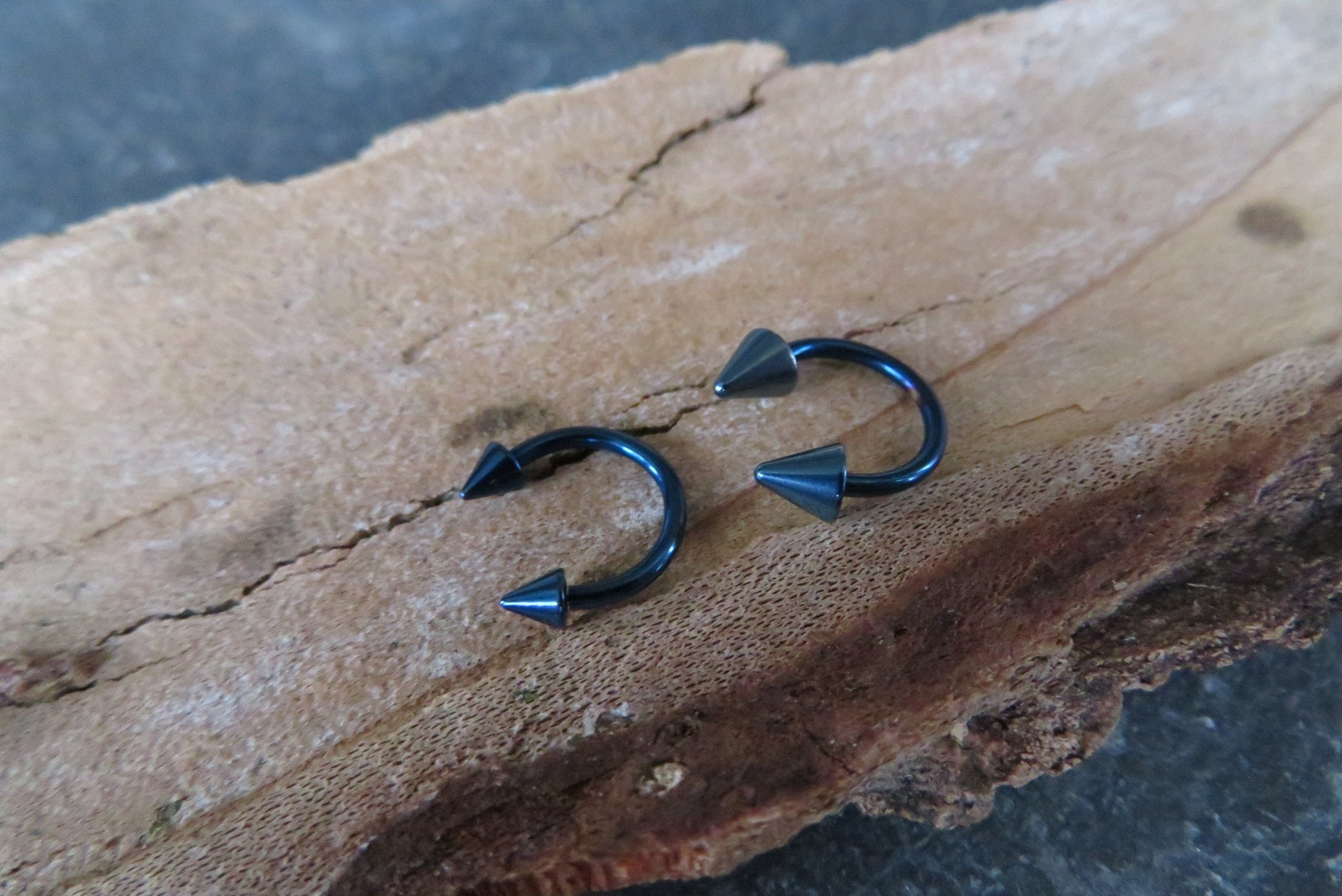 Dark Blue Titanium Ion Plated Spiked 16G (1.2mm) Horseshoe Ring Septum Piercing 316L Surgical Steel Spikes
