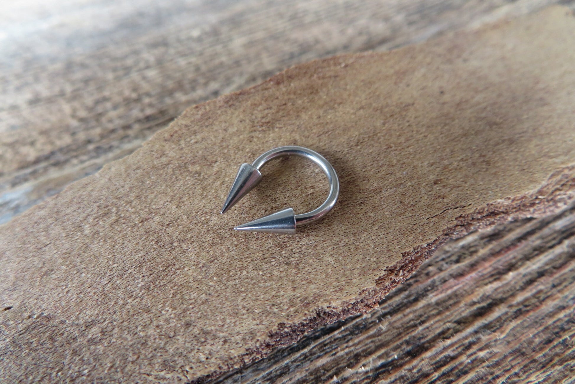 18G (1.0mm) or 16G (1.2mm) Petite 316L Surgical Steel Long Spikes Hypoallergenic Horseshoe Ring Septum Cartilage Piercing Gauge Spiked