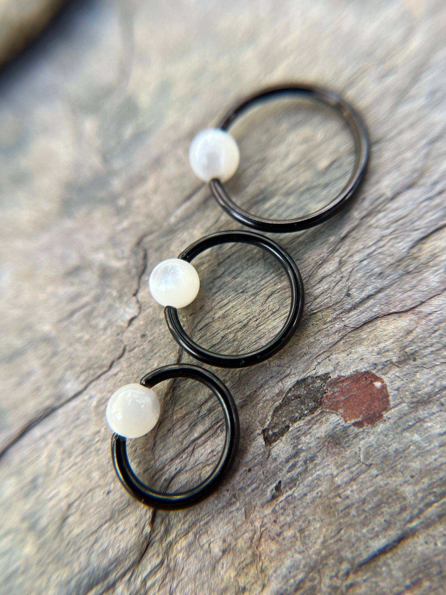 Natural Mother of Pearl Shell Bead Black Titanium Plated CBR Ring Hoop 16G (1.2mm) 14G (1.6mm) Nose Cartilage Septum Piercing 316L Steel