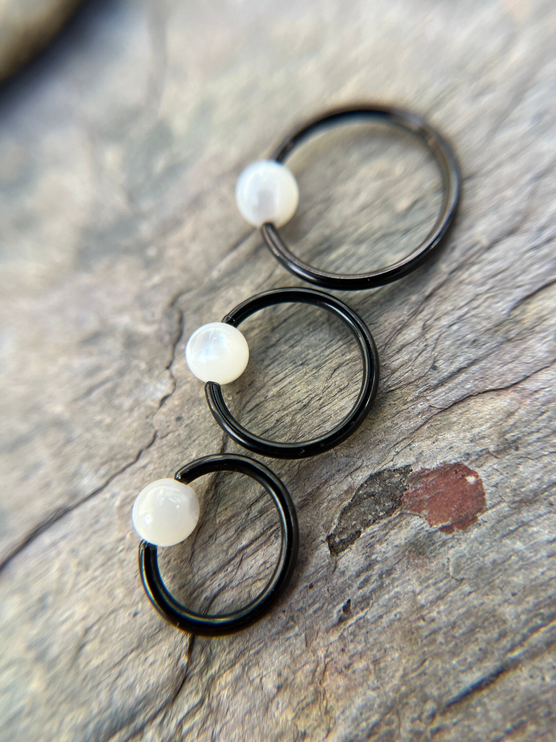 Natural Mother of Pearl Shell Bead Black Titanium Plated CBR Ring Hoop 16G (1.2mm) 14G (1.6mm) Nose Cartilage Septum Piercing 316L Steel