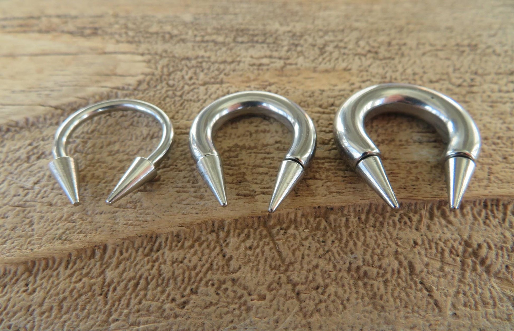 THICK Gauge Hypoallergenic Solid 316L Surgical Steel Horseshoe Spiked Septum Ring Piercing 12G (2.0mm) 10G (2.5mm) 8G, 6G, 4G Long Spikes