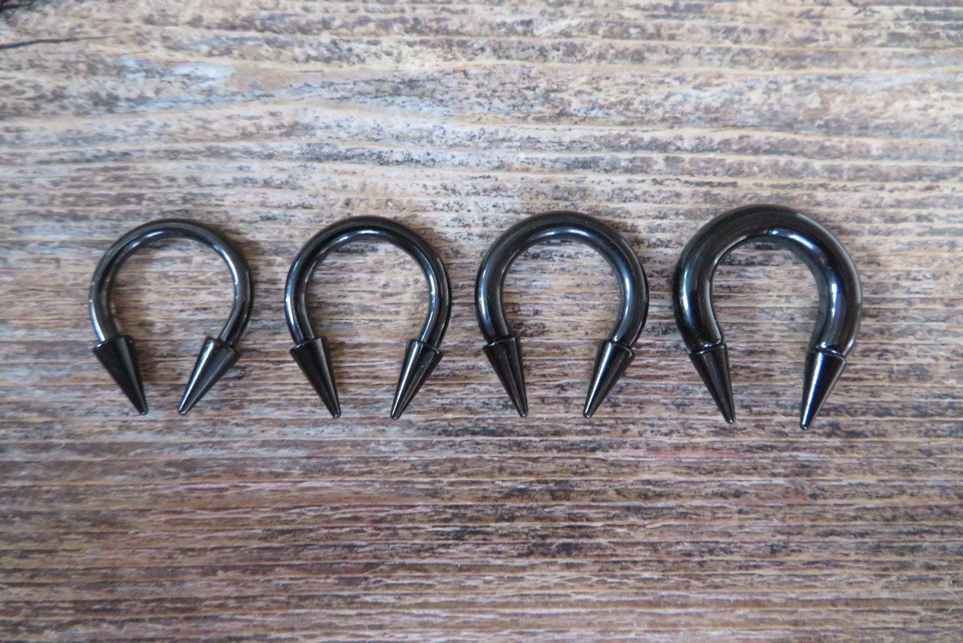THICK Gauge Black Titanium IP Horseshoe Spiked Barbell Septum Piercing 12G (2.0mm) 10G (2.5mm) 8G (3.0mm) 6G (4.0mm) Nose Ring Long Spikes