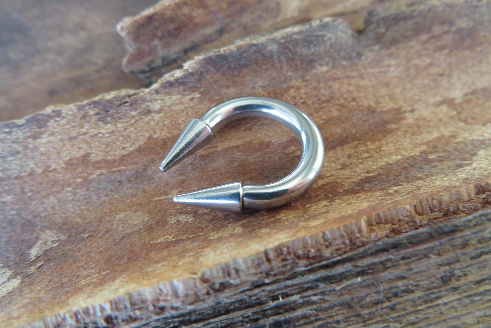 THICK Gauge Hypoallergenic Solid 316L Surgical Steel Horseshoe Spiked Septum Ring Piercing 12G (2.0mm) 10G (2.5mm) 8G, 6G, 4G Long Spikes
