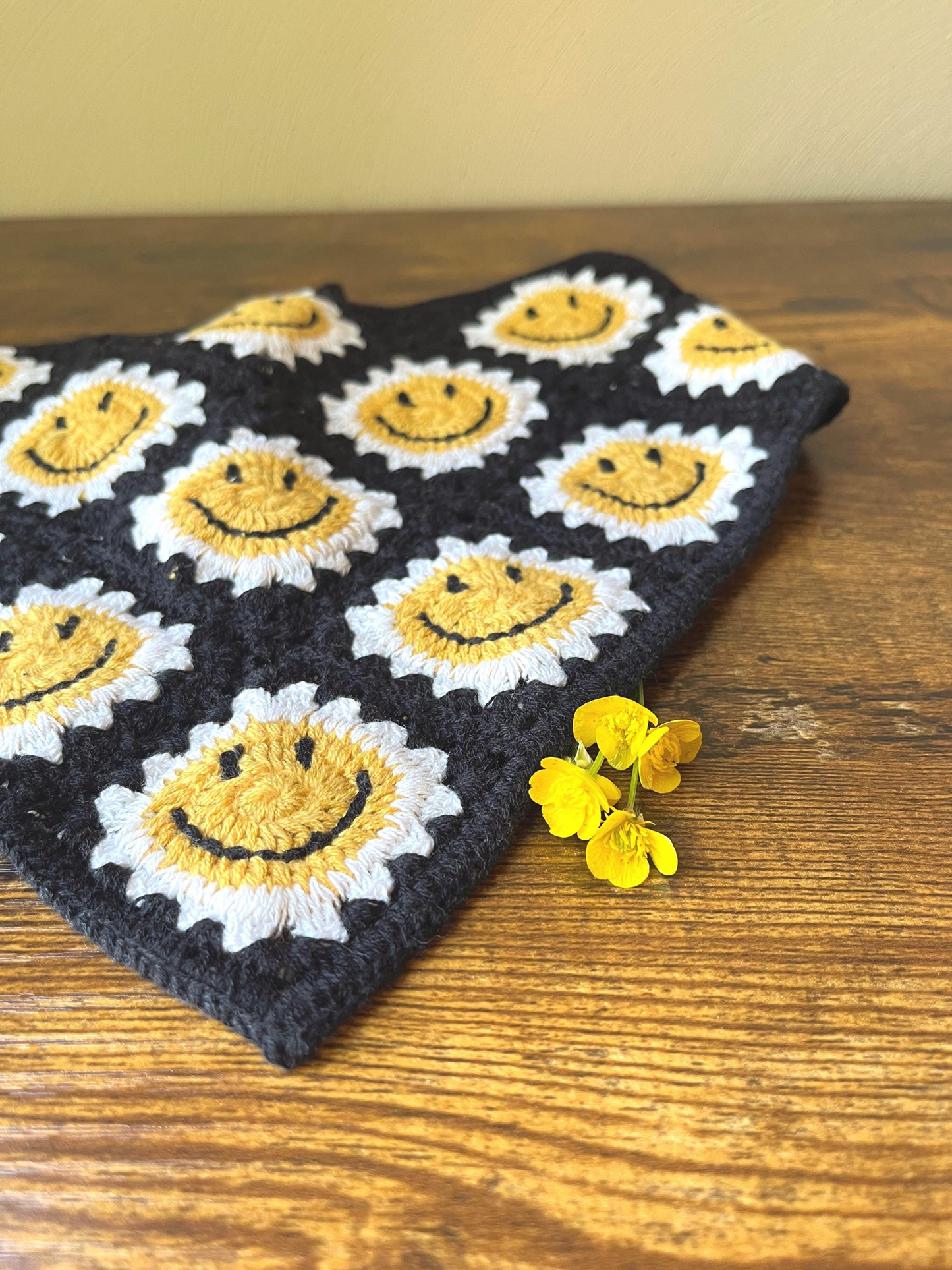 Retro Black Smiley Face Crochet Hair Bandana