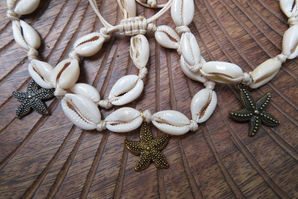 Cowrie Shell Charm Bracelet Gold – Light By Debra Skyler